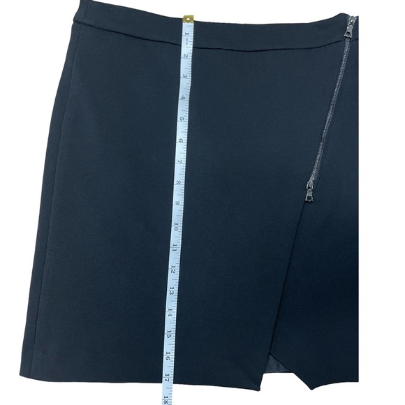 Mercer & Madison Black Asymmetrical Mini Skirt with Zipper Detail - Size 4 - Picture 6 of 9